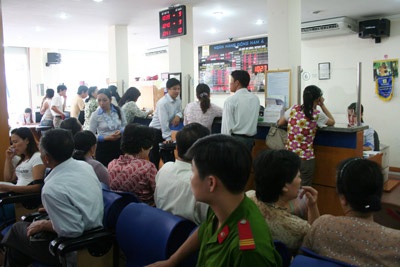 Nhộn nhịp đi... đổi sổ tiết kiệm - 1 Nhộn nhịp đi... đổi sổ tiết kiệm - 1