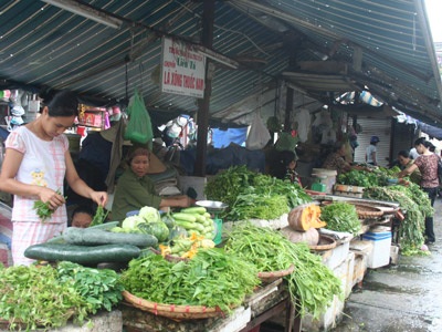 Giá cả “nghe ngóng” vì sức mua giảm - 1 Giá cả “nghe ngóng” vì sức mua giảm - 1