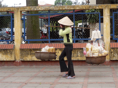 Tủi lòng thiếu nữ “chân đất” - 3