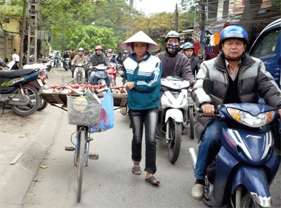 Tủi lòng thiếu nữ “chân đất” - 2