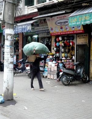 Tủi lòng thiếu nữ “chân đất” - 4