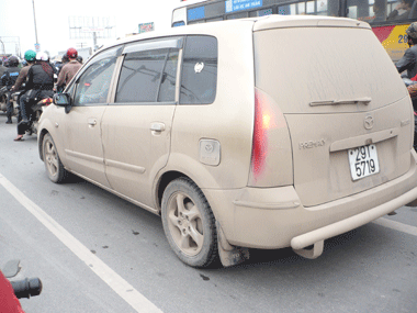 Xe cộ mùa bụi “rải thảm” - 4