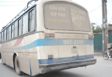 Xe cộ mùa bụi “rải thảm” - 1