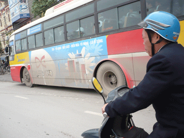 Xe cộ mùa bụi “rải thảm” - 8