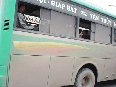 Xe cộ mùa bụi “rải thảm” - 6