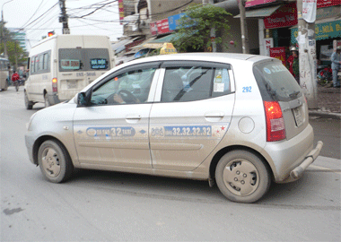 Xe cộ mùa bụi “rải thảm” - 9