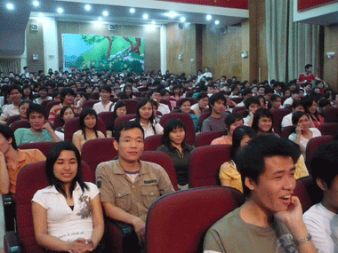 Sinh viên nói “không” với “một túp lều tranh hai trái tim vàng” - 3