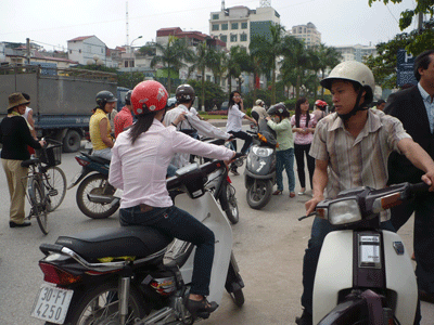 “Nhiễu” ở lễ hội hoa anh đào - 4