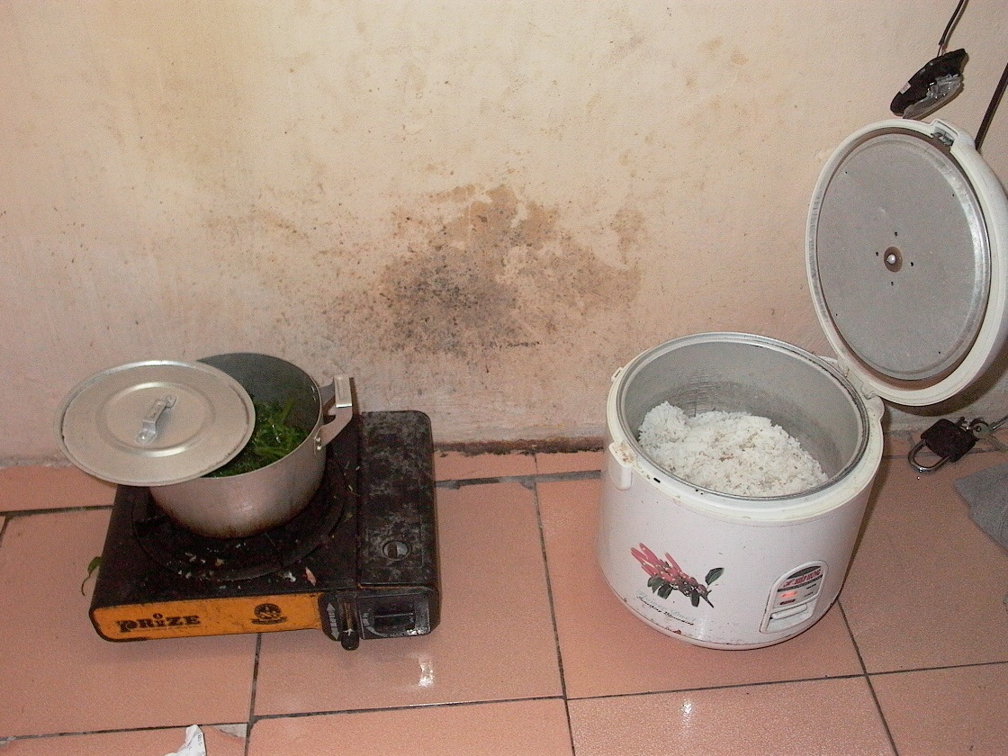 Sinh viên “sốt” vì... giá gạo - 1