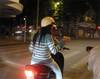 Hà Nội “trở mình” trong “gió lạnh đầu mùa” - 6