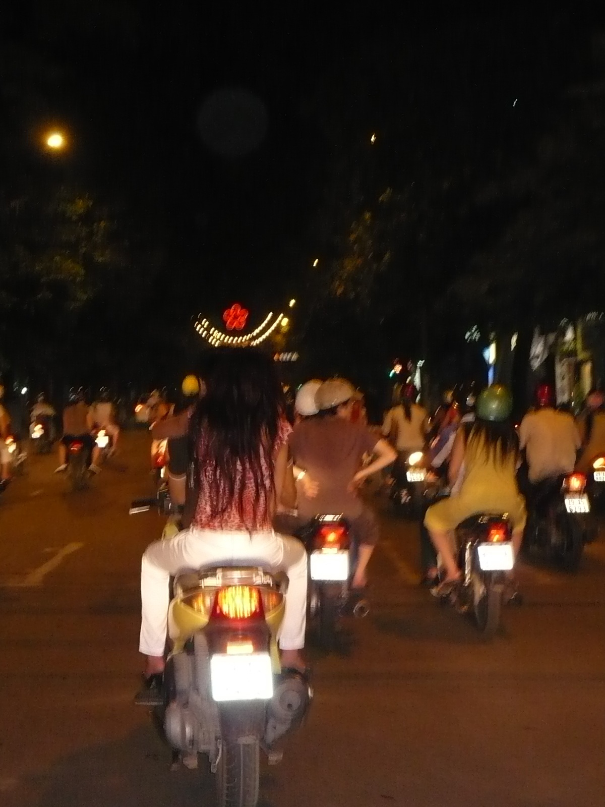 Chùm ảnh: Đầu trần “lượn” đêm Hà Nội - 9