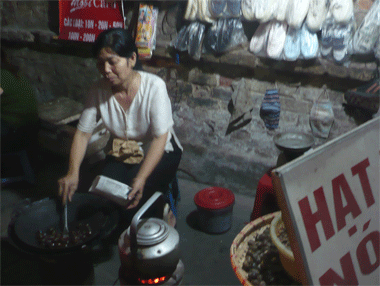 Hà Nội “trở mình” trong “gió lạnh đầu mùa” - 9