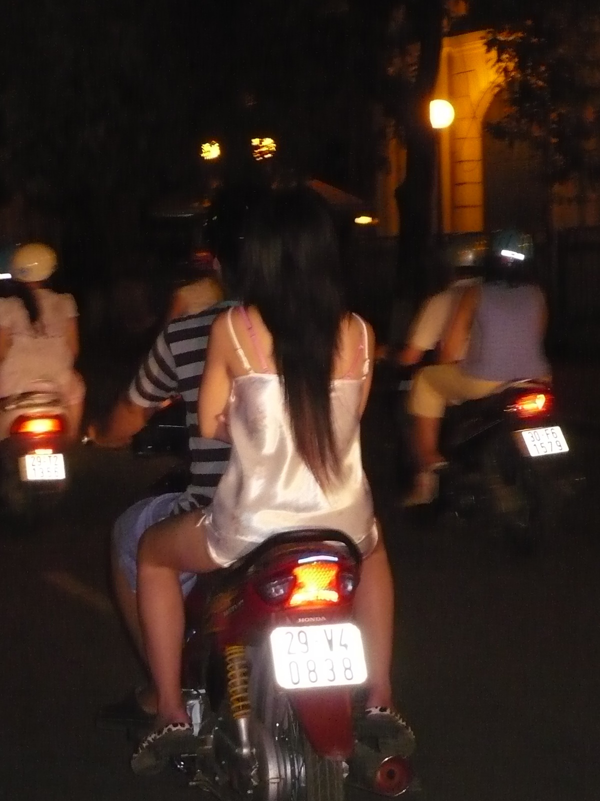 Chùm ảnh: Đầu trần “lượn” đêm Hà Nội - 3