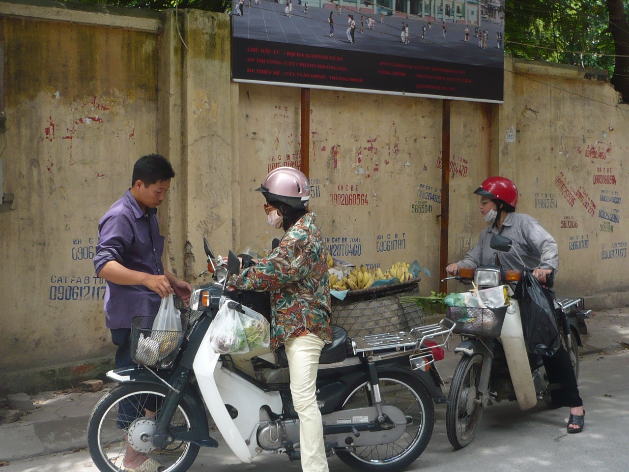 Hàng rong “ăn gian” giờ nghỉ trưa - 3