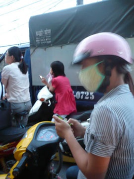 Hà Nội: Nghẽn đường kéo dài trên diện rộng - 3 Hà Nội: Nghẽn đường kéo dài trên diện rộng - 3