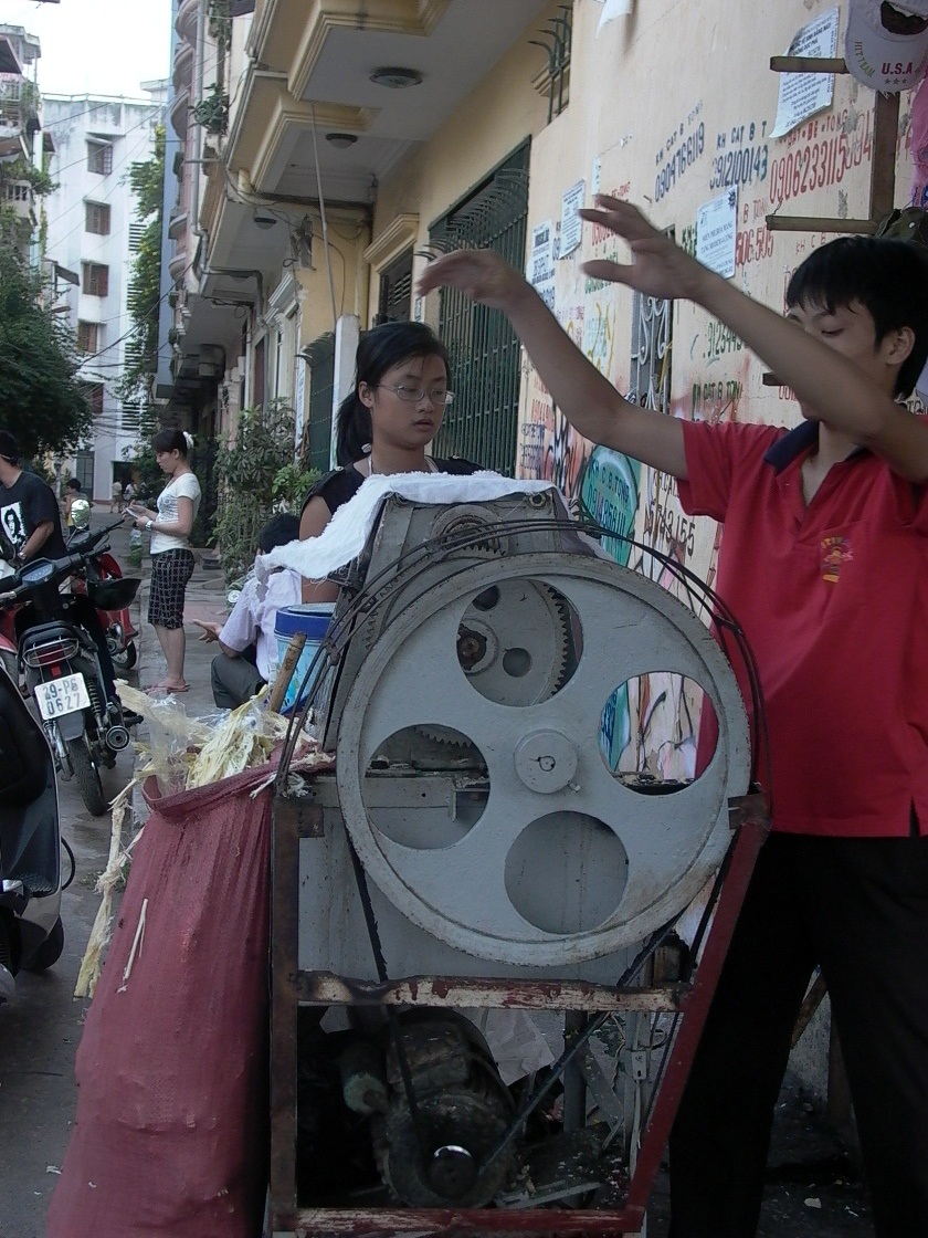 Hãi hùng nước mía vỉa hè - 2