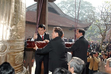 Khai chuông Nhà Thái học Văn Miếu - 1 Khai chuông Nhà Thái học Văn Miếu - 1