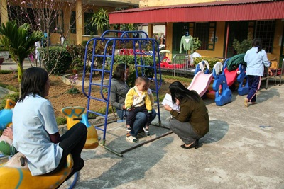 Quỹ Nhân ái đem "lộc xuân" đến những địa chỉ đỏ - 3 Quỹ Nhân ái đem "lộc xuân" đến những địa chỉ đỏ - 3