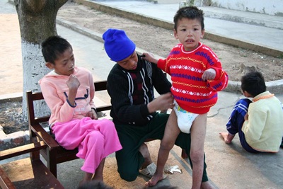 Quỹ Nhân ái đem "lộc xuân" đến những địa chỉ đỏ - 4 Quỹ Nhân ái đem "lộc xuân" đến những địa chỉ đỏ - 4