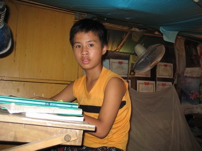 Căn nhà 6m2 và 3 mảnh đời trước "bão" - 1