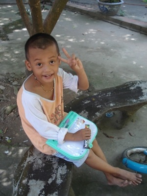 Quỹ Nhân ái mang tình thương yêu đến với trẻ em chùa Bồ Đề - 1