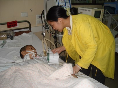 Quỹ Nhân ái đến với mẹ con chị Phạm Thị Nga - 2 Quỹ Nhân ái đến với mẹ con chị Phạm Thị Nga - 2