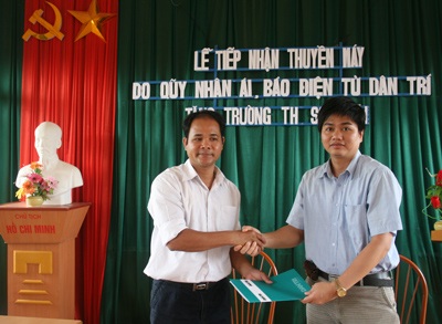 Chắp cánh ước mơ vượt hồ tìm chữ - 1