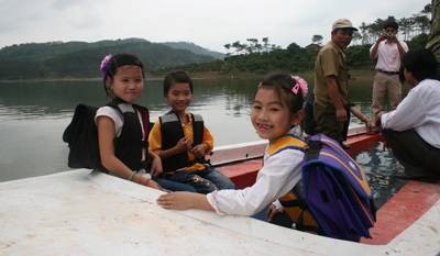 Chắp cánh ước mơ vượt hồ tìm chữ - 3