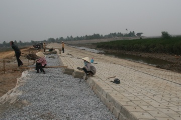 “Bòn rút” hàng trăm triệu đồng, sao chưa bị xử lí? - 1 “Bòn rút” hàng trăm triệu đồng, sao chưa bị xử lí? - 1
