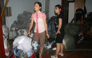 “Bà hỏa” thiêu rụi công ty chuyên đồ may mặc - 2 “Bà hỏa” thiêu rụi công ty chuyên đồ may mặc - 2