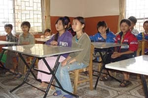 Người vùng cao chưa “chuộng” mũ bảo hiểm - 1 Người vùng cao chưa “chuộng” mũ bảo hiểm - 1