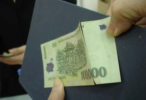 Nhận lương qua ATM: Bớt vui, thêm phiền phức - 2