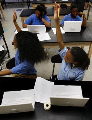 Nhiều teen Mỹ “khoái” học bài… “ảo” - 2