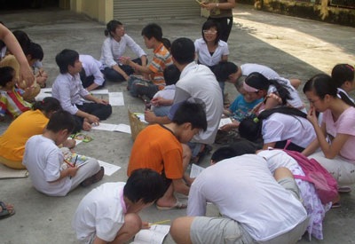 Những tấm lòng “Tỏa sáng đêm rằm” - 2