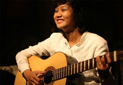 Ngỡ ngàng về cô bé “tóc xoăn tít” - 1 Ngỡ ngàng về cô bé “tóc xoăn tít” - 1