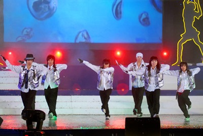 Doo Doo Clan “nhảy” đến Hồng Kông - 1 Doo Doo Clan “nhảy” đến Hồng Kông - 1