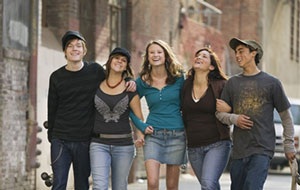 Sẽ ít dần áo xẻ, váy ngắn...? - 1