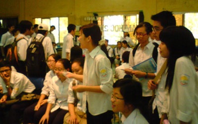 Thùy Trang và những cô nàng thích “club” - 2