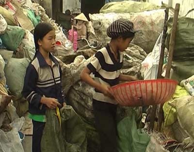 Thân phận nghèo làng rác - 3 Thân phận nghèo làng rác - 3