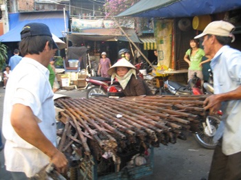 Nhiều gia đình khốn đốn sau vụ cháy chợ Bình Tây - 2