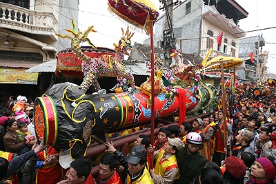 Lễ hội pháo Đồng Kỵ: Rước pháo giả, đốt pháo thật - 4 Lễ hội pháo Đồng Kỵ: Rước pháo giả, đốt pháo thật - 4