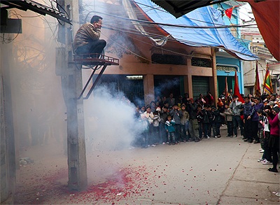 Lễ hội pháo Đồng Kỵ: Rước pháo giả, đốt pháo thật - 5 Lễ hội pháo Đồng Kỵ: Rước pháo giả, đốt pháo thật - 5