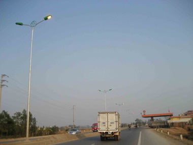 Thắp đèn cao áp giữa ban ngày - 1