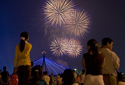 Ảnh trình diễn pháo hoa ngày thứ hai: Đọng mãi lòng người! - 12 Ảnh trình diễn pháo hoa ngày thứ hai: Đọng mãi lòng người! - 12