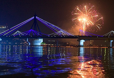 Ảnh trình diễn pháo hoa ngày thứ hai: Đọng mãi lòng người! - 2 Ảnh trình diễn pháo hoa ngày thứ hai: Đọng mãi lòng người! - 2