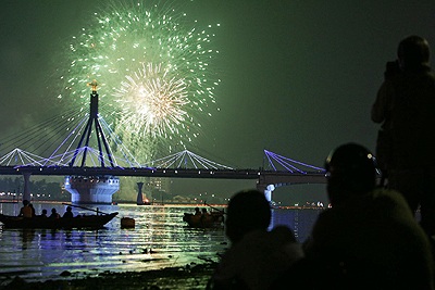 Ảnh trình diễn pháo hoa ngày thứ hai: Đọng mãi lòng người! - 8 Ảnh trình diễn pháo hoa ngày thứ hai: Đọng mãi lòng người! - 8