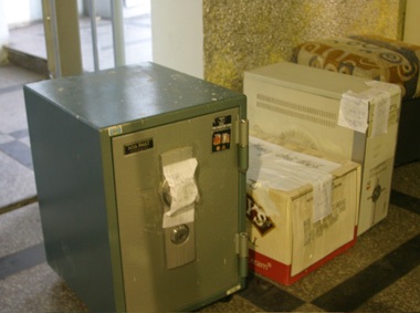 Khám xét tổng thể vũ trường UFO  - 1