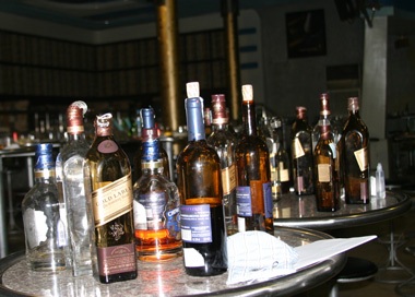 Khám xét tổng thể vũ trường UFO  - 3