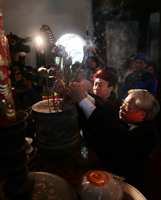 Linh thiêng lễ dâng hương, nô nức ngày chính hội - 1