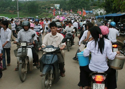 Rác “tập kích” lễ hội đền Hùng - 1